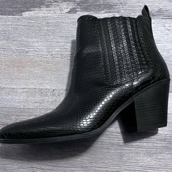 Black snake pattern booties🎀 - Picture 3 of 12